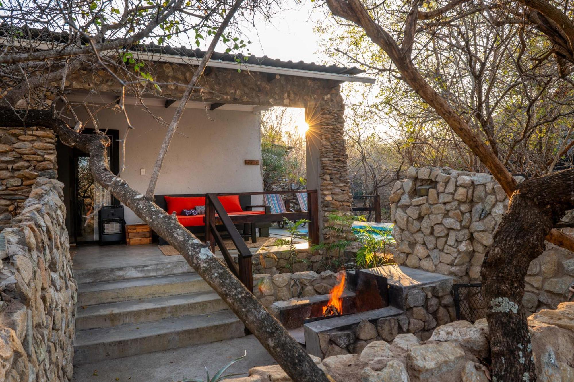 Foxy Crocodile Bush Lodge & Kruger Safari'S - No Loadshedding Marloth Park Extérieur photo